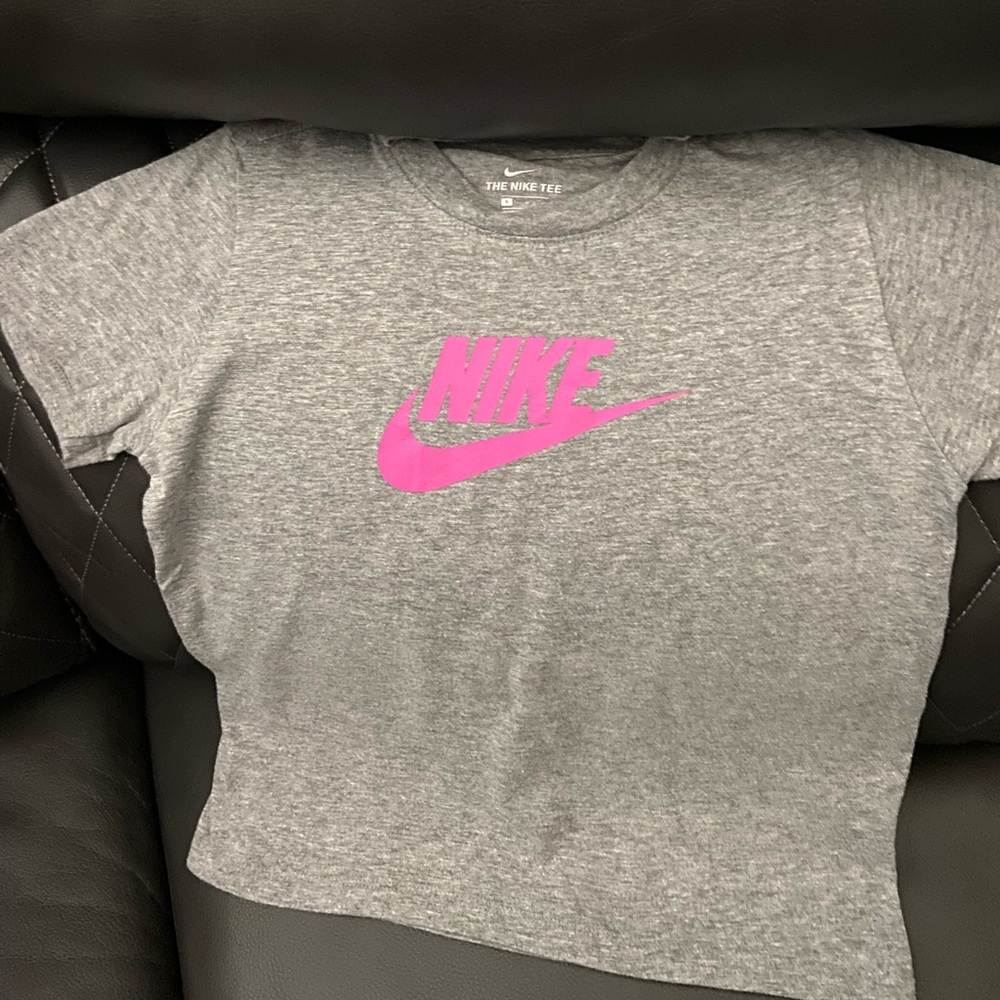 Girls Nike tshirt